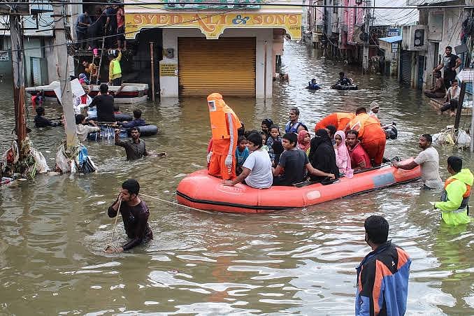 രണ്ട് മണിക്കൂറിനിടെ പെയ്തത് 120 മില്ലിമീറ്റര്‍ മഴ; ബറൂച്ചില്‍ 10 നദികള്‍ കരികവിഞ്ഞു; ജാഗ്രത മുന്നറിയിപ്പ്